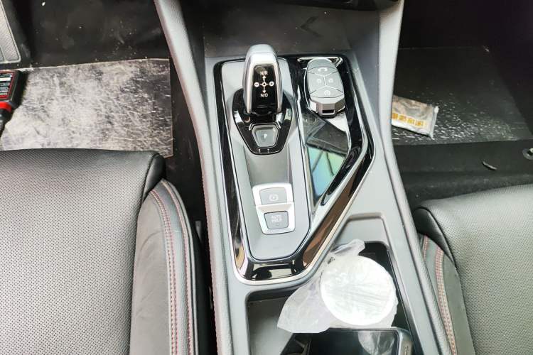Used Lynk & Co 02 2019 High-Energy Edition 2.0T Automatic Two-Wheel Drive Pro Version China VI Standard Gear Lever