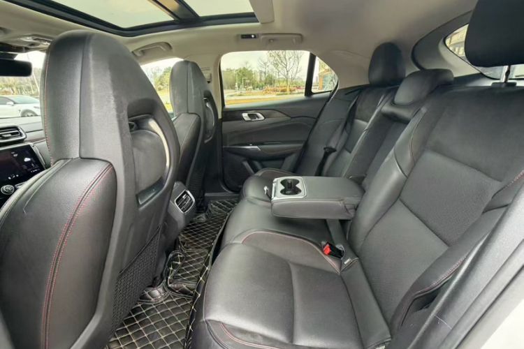 Used Lynk & Co 02 2019 High-Energy Edition 2.0T Automatic Two-Wheel Drive Pro Version China VI Standard Interior 3