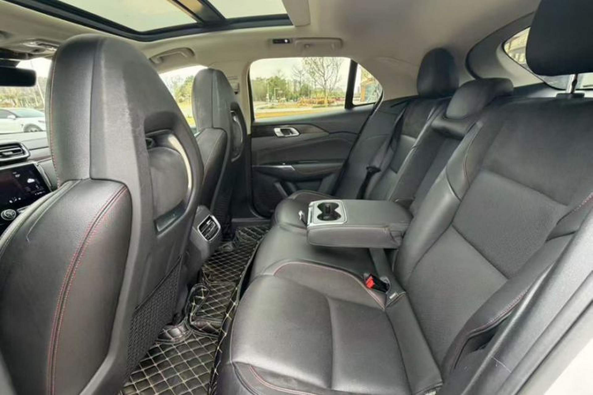 Used Lynk & Co 02 2019 High-Energy Edition 2.0T Automatic Two-Wheel Drive Pro Version China VI Standard Interior 3