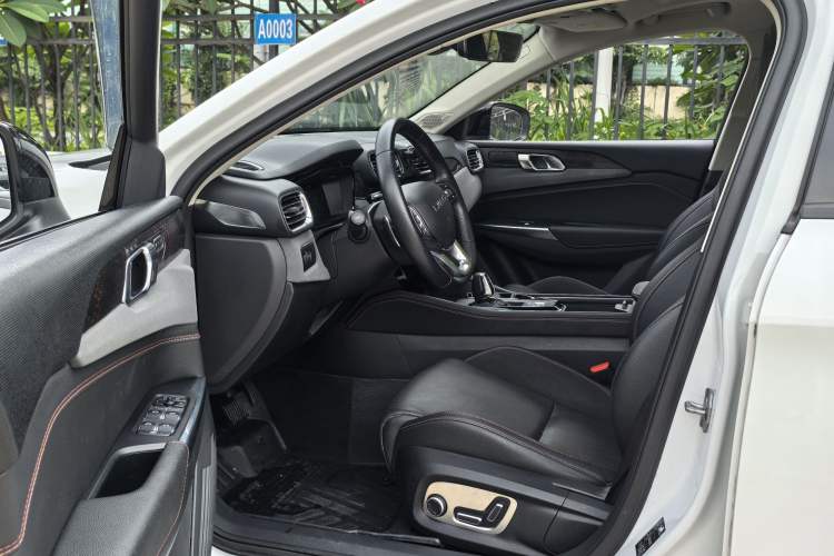 Used Lynk & Co 02 2019 1.5T DCT Two-Wheel Drive Pro Edition China VI Standard Interior 3