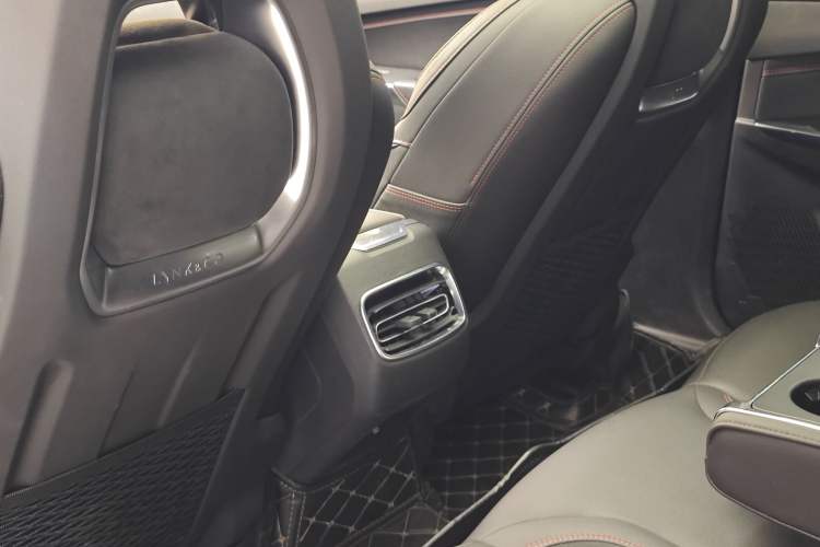 Used Lynk & Co 02 2019 High-Energy Edition 2.0T Automatic Two-Wheel Drive Pro Version China VI Standard Interior 3