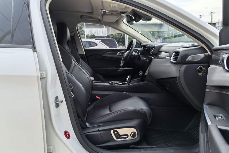 Used Lynk & Co 02 2019 1.5T DCT Two-Wheel Drive Pro Edition China VI Standard Interior 4