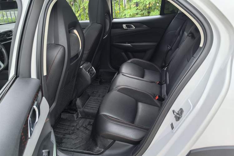Used Lynk & Co 02 2019 1.5T DCT Two-Wheel Drive Pro Edition China VI Standard Interior 5