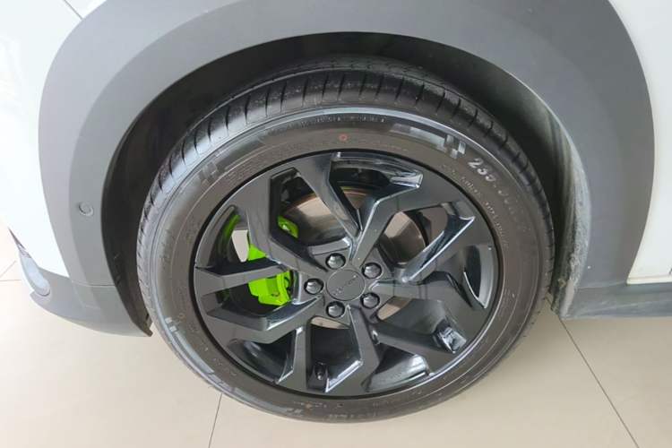 Used Lynk & Co 02 2019 1.5T DCT Two-Wheel Drive Pro Edition China VI Standard Left Front Wheel Hub