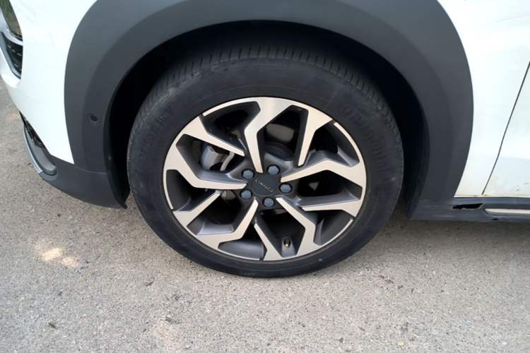 Used Lynk & Co 02 2019 1.5T DCT Two-Wheel Drive Pro Edition China VI Standard Left Front Wheel Hub