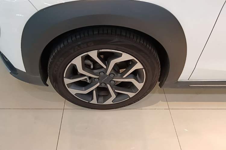 Used Lynk & Co 02 2019 1.5T DCT Two-Wheel Drive Sporty Version China VI Standard Left Front Wheel Hub