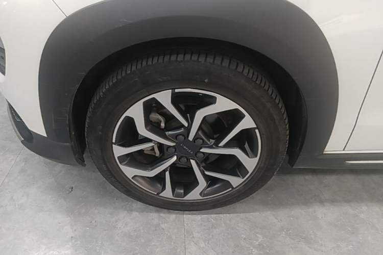 Used Lynk & Co 02 2019 1.5T DCT Two-Wheel Drive Sporty Version China VI Standard Left Front Wheel Hub