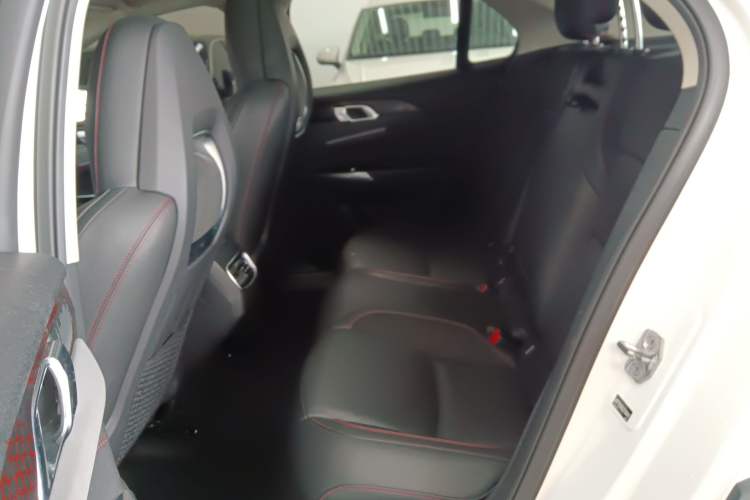 Used Lynk & Co 02 2019 1.5T DCT Two-Wheel Drive Pro Edition China VI Standard Left Rear Seat