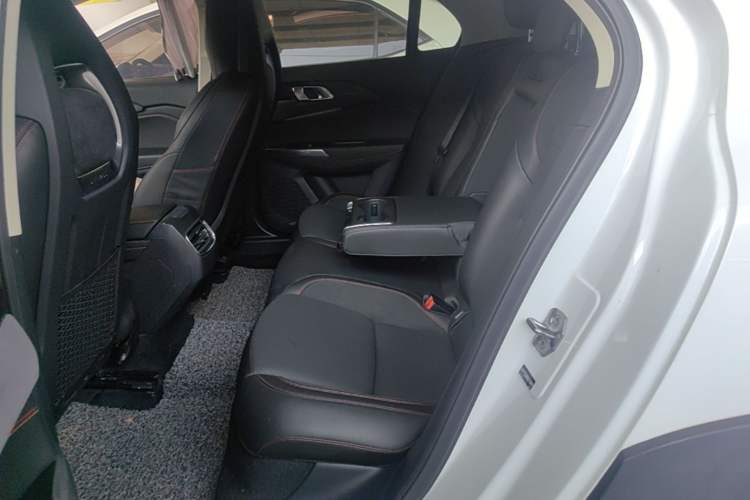 Used Lynk & Co 02 2019 1.5T DCT Two-Wheel Drive Pro Edition China VI Standard Left Rear Seat