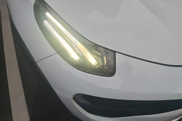 Used Lynk & Co 02 2019 1.5T DCT Two-Wheel Drive Sporty Version China VI Standard Right Front Headlight