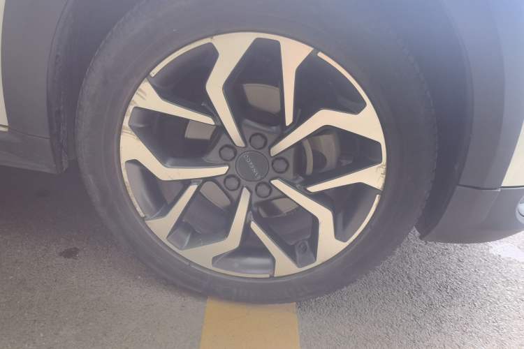 Used Lynk & Co 02 2019 1.5T DCT Two-Wheel Drive Sporty Version China VI Standard Right Front Wheel Hub