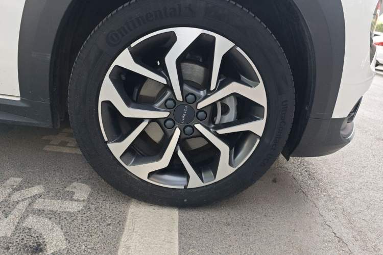 Used Lynk & Co 02 2019 1.5T DCT Two-Wheel Drive Sporty Version China VI Standard Right Front Wheel Hub