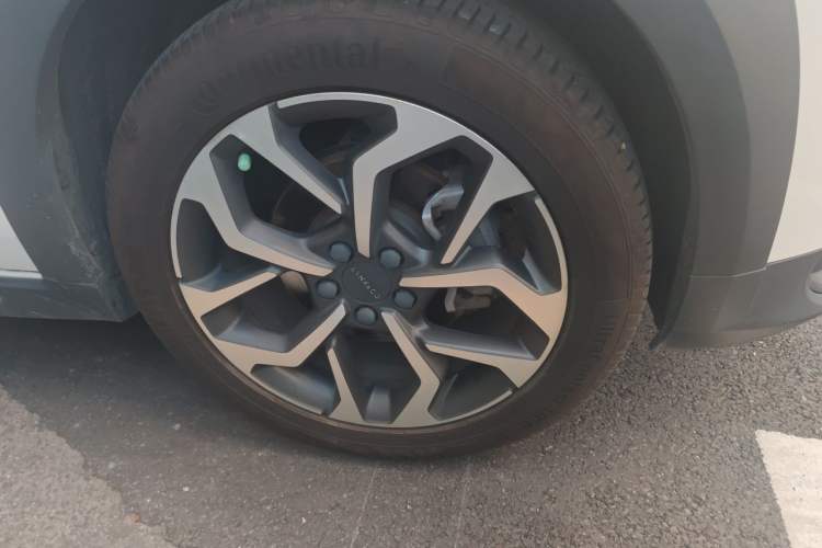 Used Lynk & Co 02 2019 1.5T DCT Two-Wheel Drive Sporty Version China VI Standard Right Front Wheel Hub