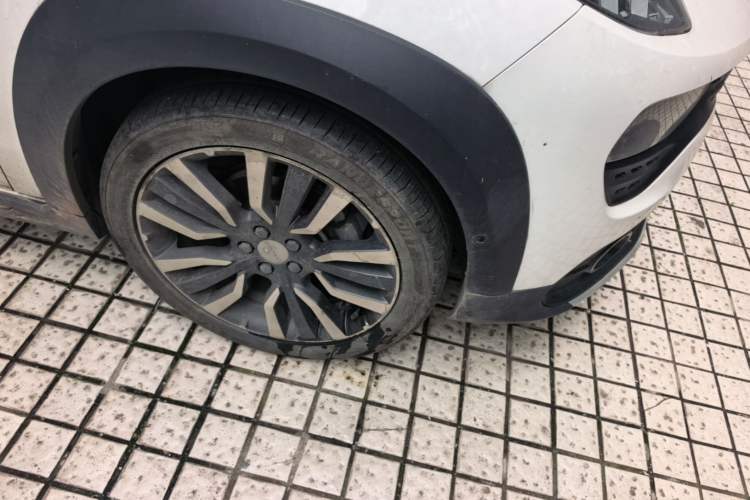 Used Lynk & Co 02 2019 High-Energy Edition 2.0T Automatic Two-Wheel Drive Pro Version China VI Standard Right Front Wheel Hub