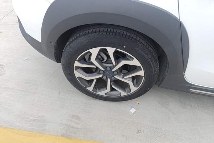 Used Lynk & Co 02 2019 1.5T DCT Two-Wheel Drive Pro Edition China VI Standard Right Rear Wheel Hub