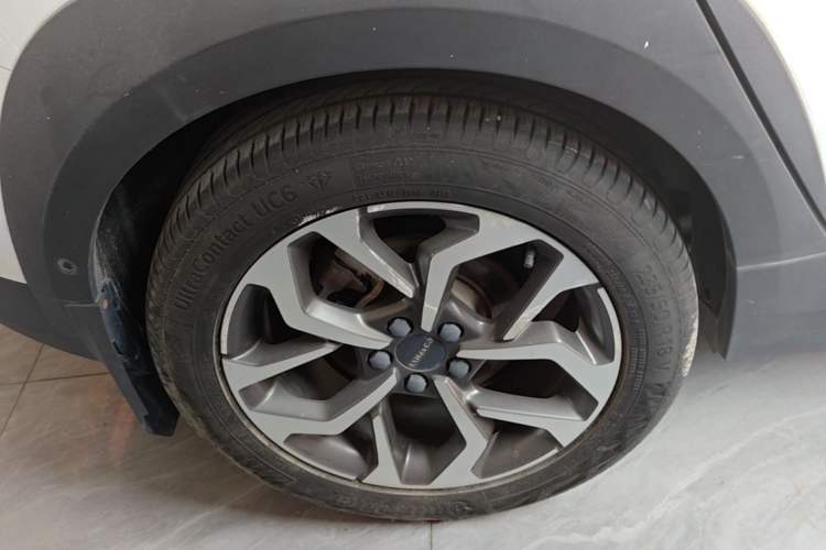 Used Lynk & Co 02 2019 1.5T DCT Two-Wheel Drive Pro Edition China VI Standard Right Rear Wheel Hub
