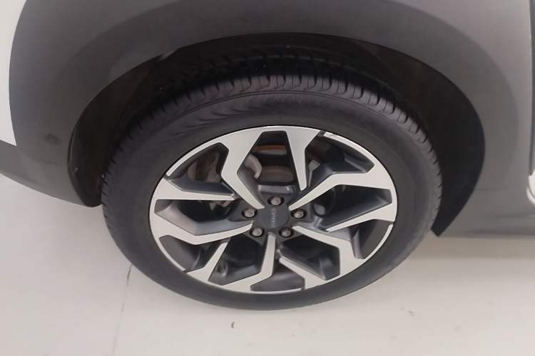 Used Lynk & Co 02 2019 1.5T DCT Two-Wheel Drive Pro Edition China VI Standard Right Rear Wheel Hub