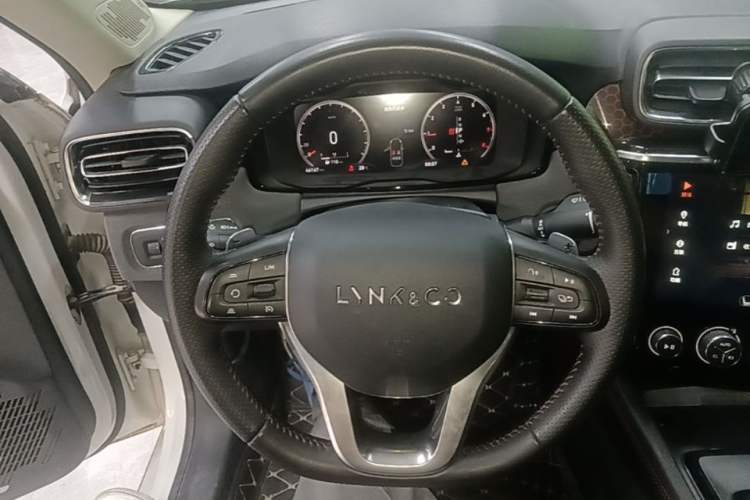 Used Lynk & Co 02 2019 1.5T DCT Two-Wheel Drive Sporty Version China VI Standard Steering Wheel