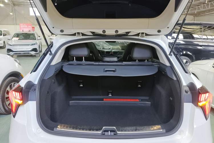 Used Lynk & Co 02 2019 1.5T DCT Two-Wheel Drive Pro Edition China VI Standard Trunk