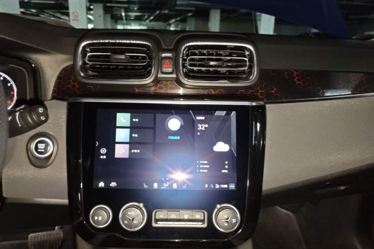 Used Lynk & Co 02 2020 High-Energy Edition 2.0T Automatic Two-Wheel Drive Pro Version Audio And AC Panel
