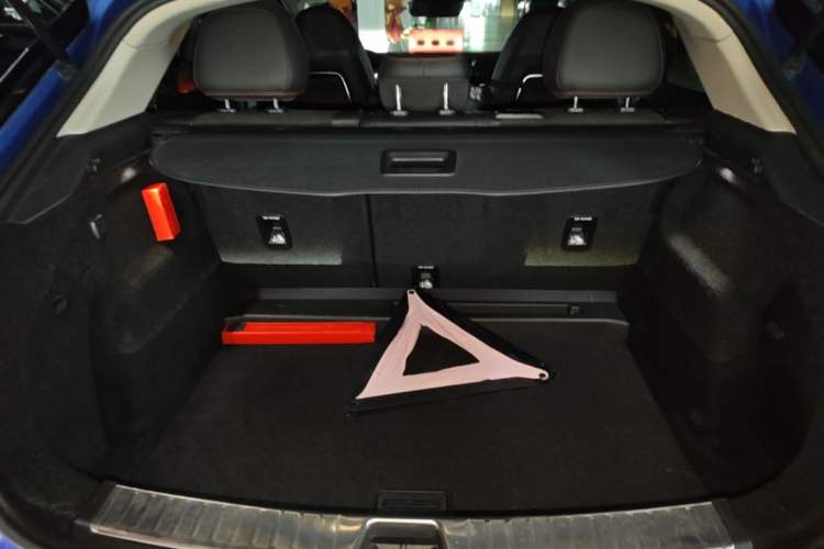 Used Lynk & Co 02 2020 High-Energy Edition 2.0T Automatic Two-Wheel Drive Pro Version Trunk