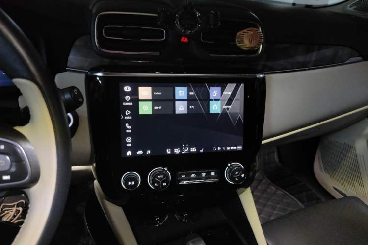 Used Lynk & Co 02 2020 High-Energy Edition 2.0T Automatic Two-Wheel Drive Shine Pro Edition Audio And AC Panel