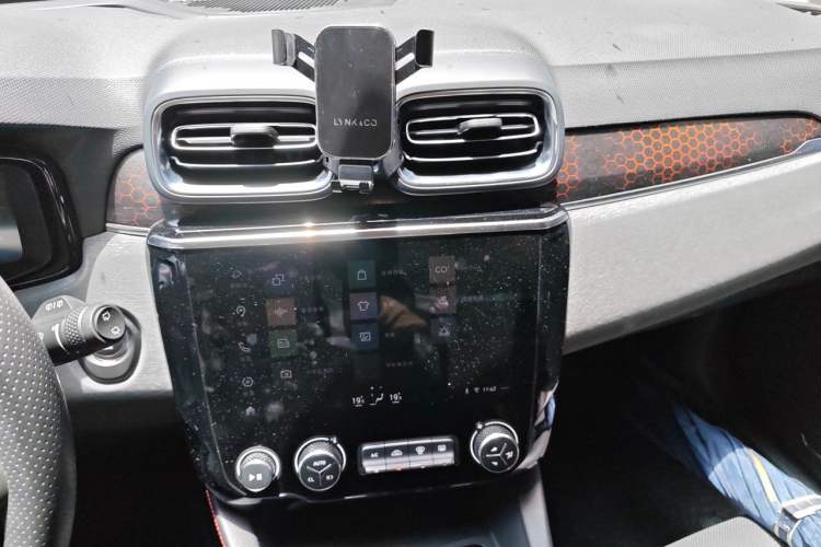 Used Lynk & Co 02 2020 1.5T DCT Two-Wheel Drive Pro Edition Audio And AC Panel