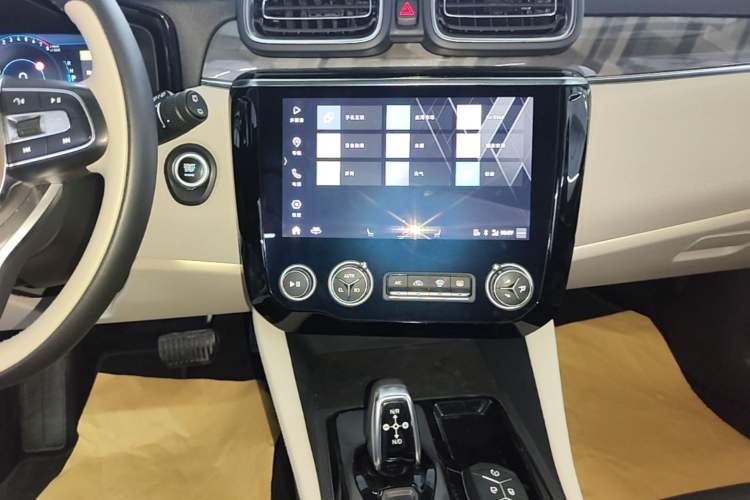 Used Lynk & Co 02 2020 High-Energy Edition 2.0T Automatic Two-Wheel Drive Shine Pro Edition Audio And AC Panel