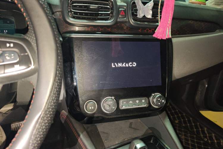 Used Lynk & Co 02 2020 1.5T DCT Two-Wheel Drive Pro Edition Audio And AC Panel