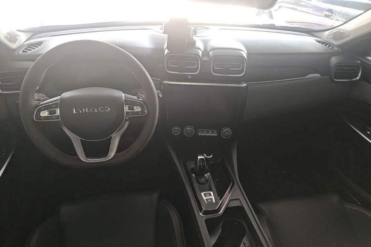 Used Lynk & Co 02 2020 High-Energy Edition 2.0T Automatic Two-Wheel Drive Pro Version Center Console