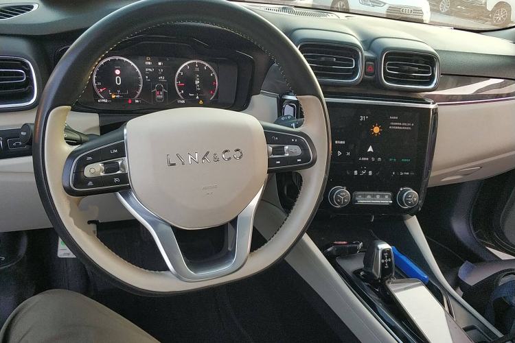 Used Lynk & Co 02 2020 High-Energy Edition 2.0T Automatic Two-Wheel Drive Shine Pro Edition Center Console
