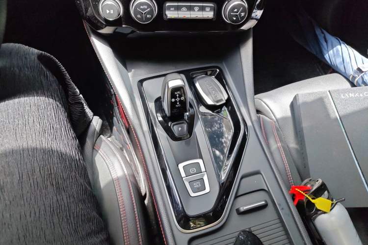 Used Lynk & Co 02 2020 1.5T DCT Two-Wheel Drive Pro Edition Gear Lever