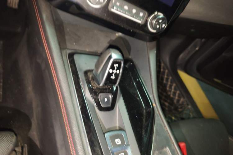 Used Lynk & Co 02 2020 1.5T DCT Two-Wheel Drive Pro Edition Gear Lever