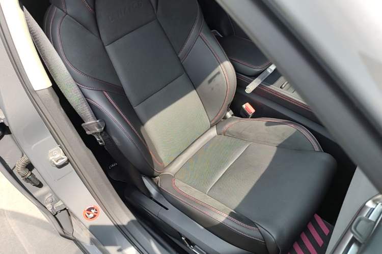 Used Lynk & Co 02 2020 1.5T DCT Two-Wheel Drive Pro Edition Right Front Seat
