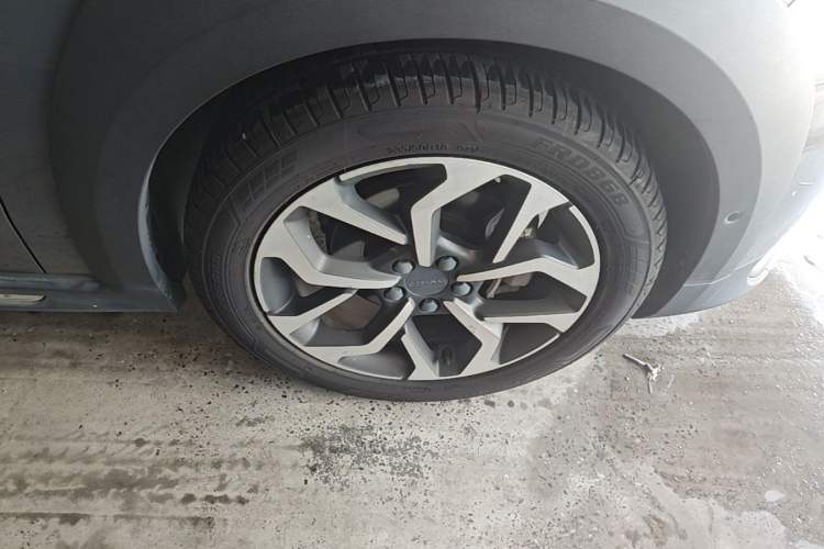 Used Lynk & Co 02 2020 High-Energy Edition 2.0T Automatic Two-Wheel Drive Pro Version Right Front Wheel Hub