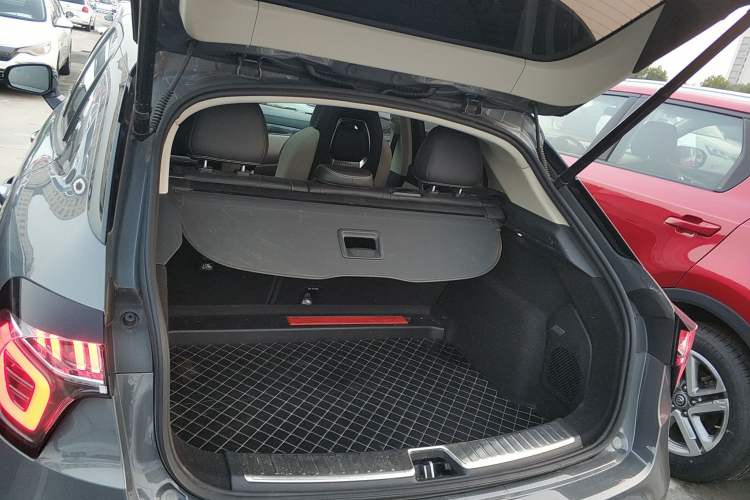 Used Lynk & Co 02 2020 High-Energy Edition 2.0T Automatic Two-Wheel Drive Shine Pro Edition Trunk