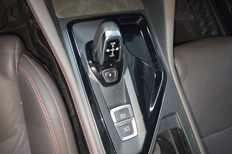 Used Lynk & Co 02 2020 High-Energy Edition 2.0T Automatic Two-Wheel Drive Shine Pro Edition Gear Lever