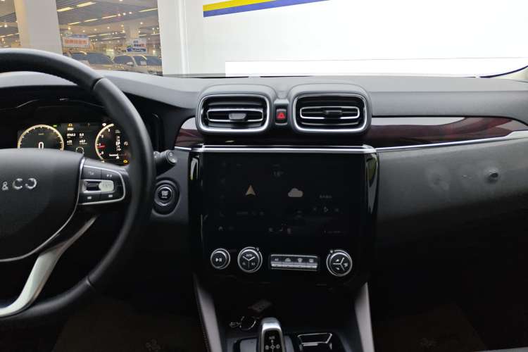 Used Lynk & Co 02 2020 High-Energy Edition 2.0T Automatic Two-Wheel Drive Shine Pro Edition Audio And AC Panel
