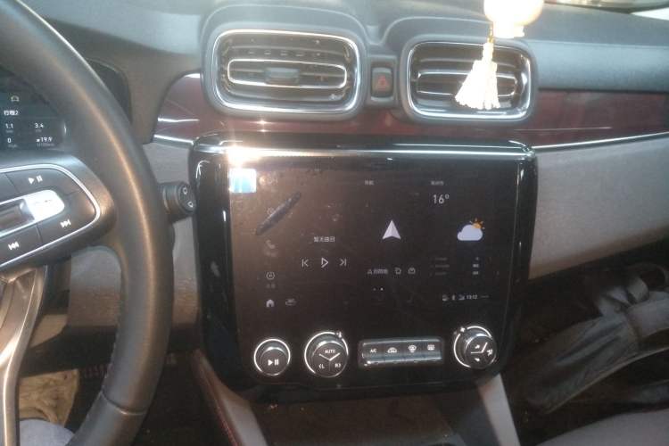 Used Lynk & Co 02 2020 High-Energy Edition 2.0T Automatic Two-Wheel Drive Shine Pro Edition Audio And AC Panel