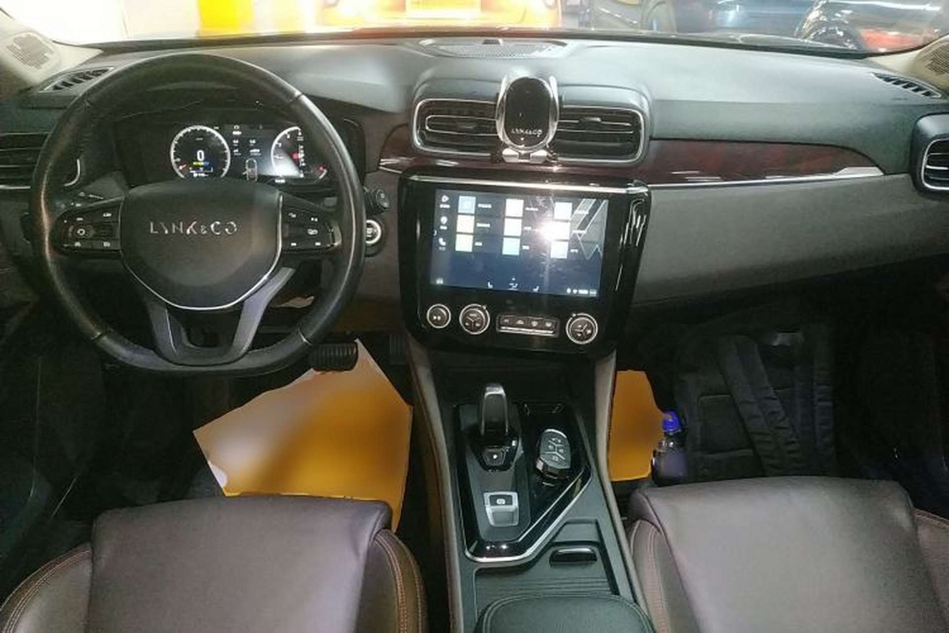 Used Lynk & Co 02 2020 1.5T DCT Two-Wheel Drive Zhaobao Version Center Console