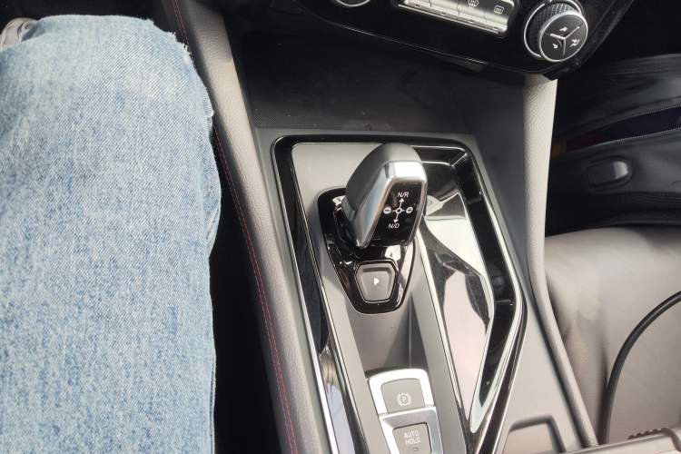 Used Lynk & Co 02 2020 High-Energy Edition 2.0T Automatic Two-Wheel Drive Shine Pro Edition Gear Lever