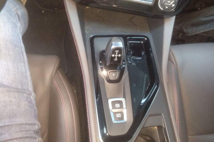Used Lynk & Co 02 2020 High-Energy Edition 2.0T Automatic Two-Wheel Drive Shine Pro Edition Gear Lever