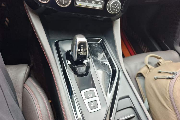 Used Lynk & Co 02 2020 High-Energy Edition 2.0T Automatic Two-Wheel Drive Shine Pro Edition Gear Lever