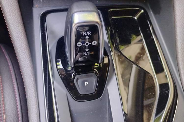 Used Lynk & Co 02 2020 1.5T DCT Two-Wheel Drive Zhaopu Version Gear Lever