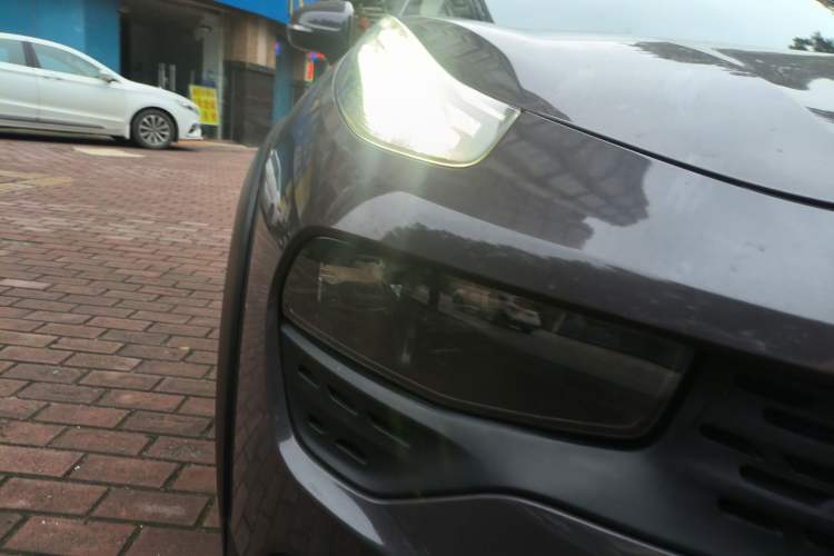 Used Lynk & Co 02 2020 1.5T DCT Two-Wheel Drive Zhaobao Version Right Front Headlight