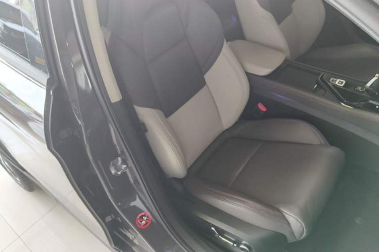 Used Lynk & Co 02 2020 1.5T DCT Two-Wheel Drive Zhaopu Version Right Front Seat