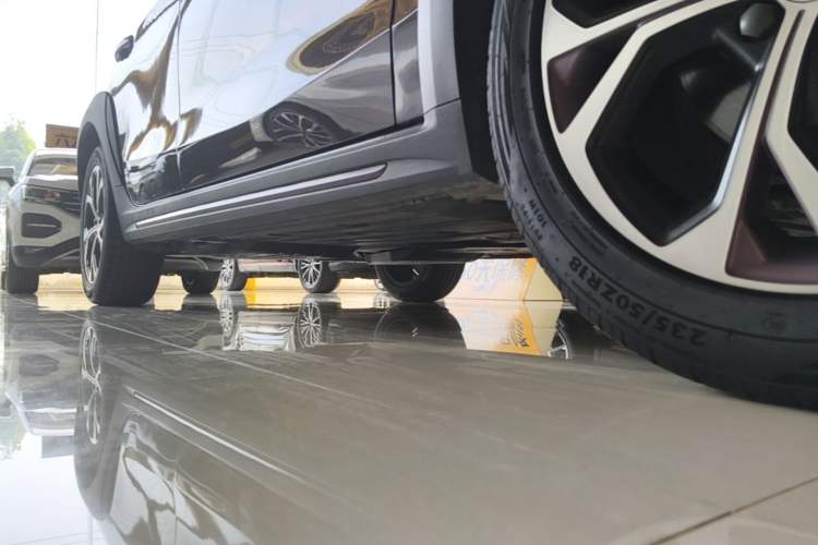 Used Lynk & Co 02 2020 1.5T DCT Two-Wheel Drive Zhaopu Version Right Side Sill