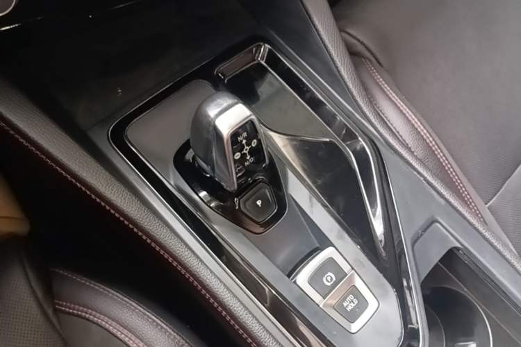 Used Lynk & Co 02 2020 1.5T DCT Two-Wheel Drive Pro Edition Gear Lever