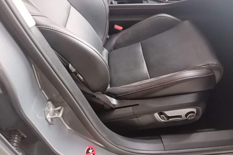 Used Lynk & Co 02 2020 1.5T DCT Two-Wheel Drive Pro Edition Right Front Seat