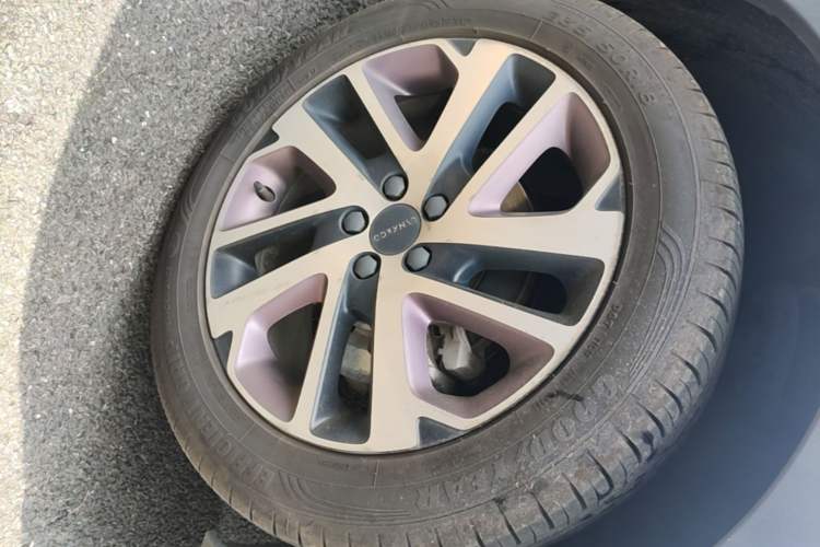 Used Lynk & Co 02 2020 1.5T DCT Two-Wheel Drive Pro Edition Right Front Wheel Hub